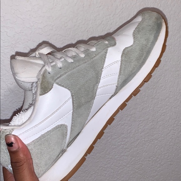 White , grey and pink mesh Reebok - Picture 2 of 4